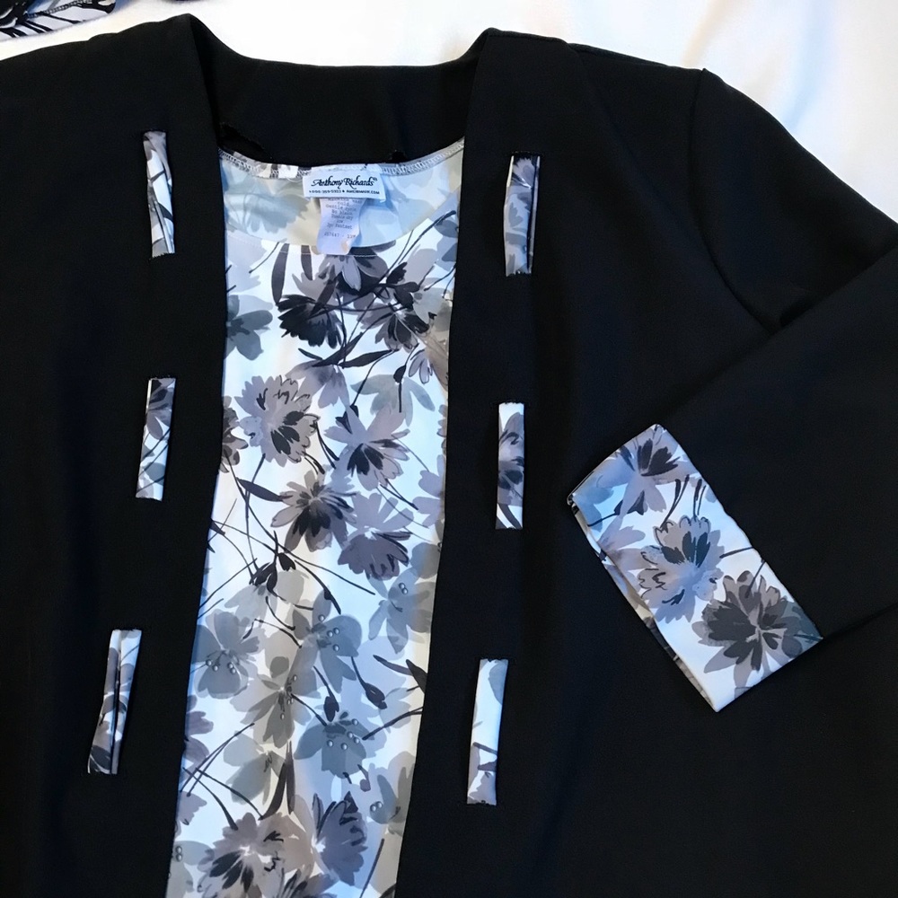 🌻MAKE ME AM OFFER🌻 3 piece pant suit